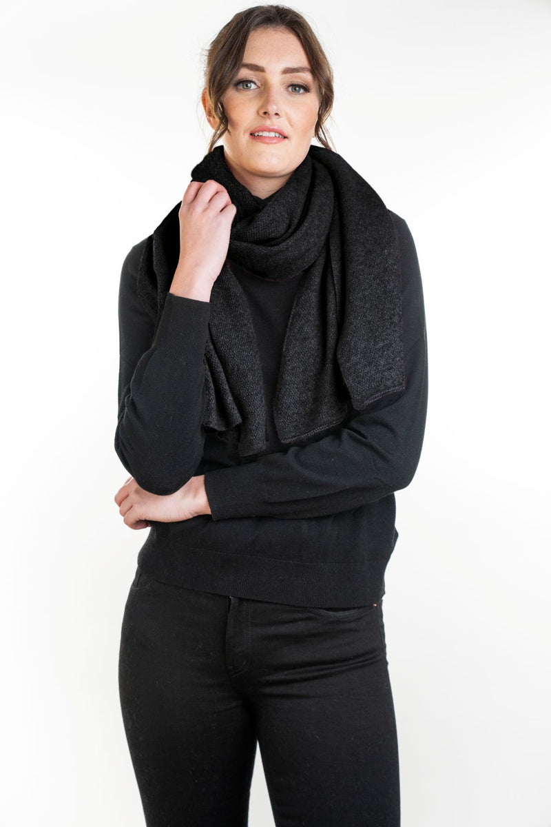 P0SSUM & MERINO WRAP - LIGHT WEIGHT MOSS STITCH KO518