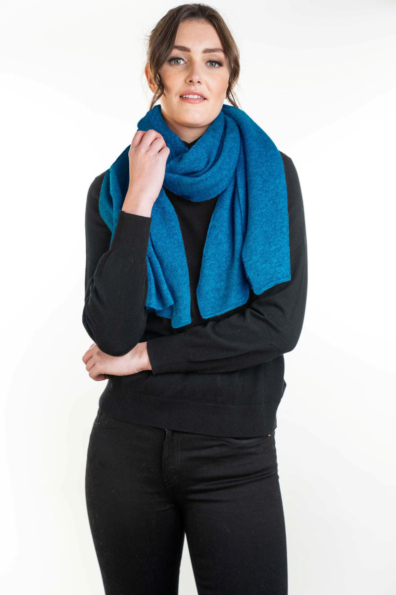 P0SSUM & MERINO WRAP - LIGHT WEIGHT MOSS STITCH KO518