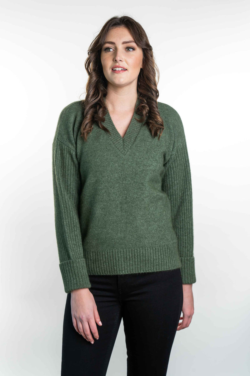 POSSUM & MERINO WOMEN'S V NECK RIBBED JUMPER KO564