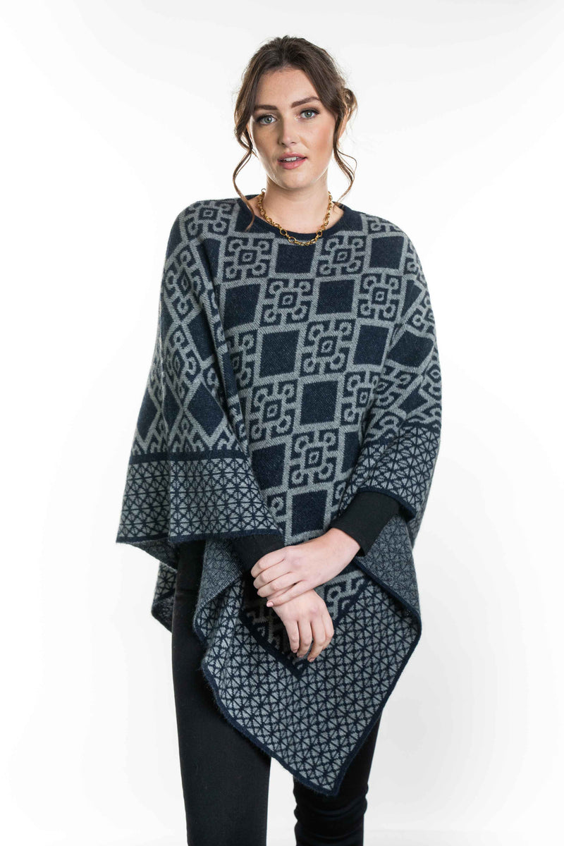 POSSUM, MERINO  WOMEN'S PONCHO WITH DIAMOND PATTERN KO565