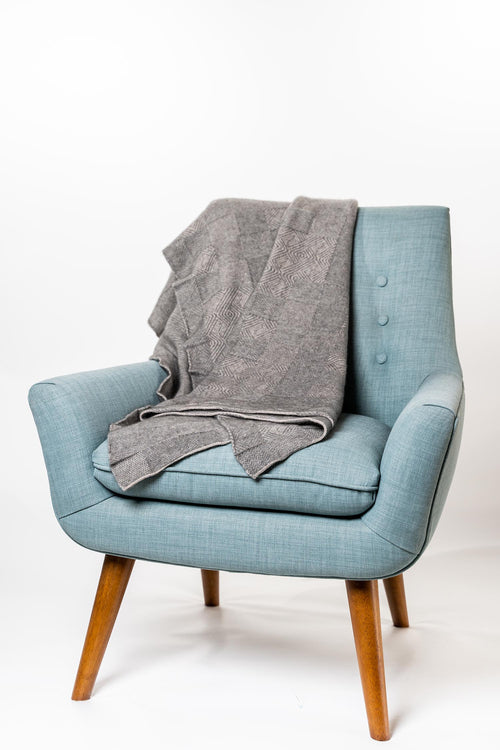 P0SSUM & MERINO THROW - JACQUARD KO965