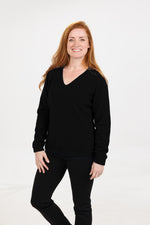 POSSUM & MERINO WOMEN'S V NECK SWEATER NB396