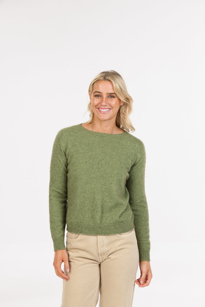 POSSUM & MERINO WOMEN'S CLASSIC CROP SWEATER NB870