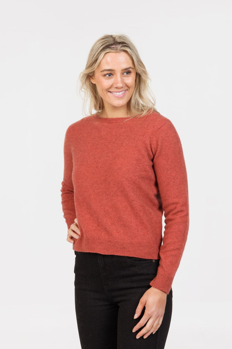 POSSUM & MERINO WOMEN'S CLASSIC CROP SWEATER NB870